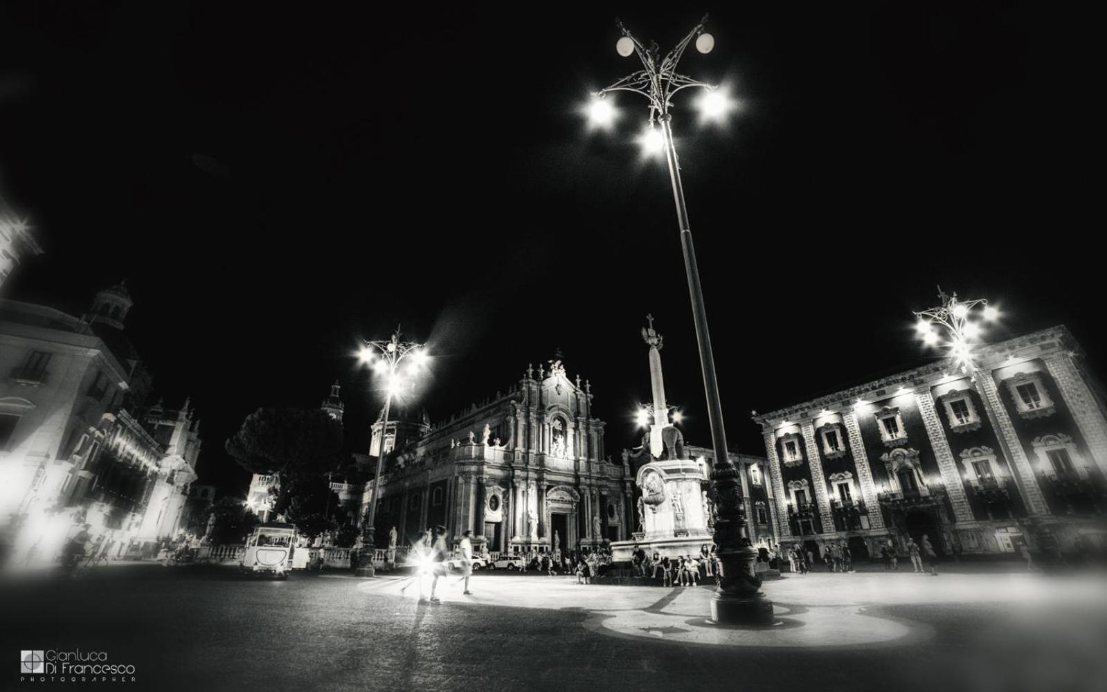 Leoscar Apartment In Catania Center Self Check-In ภายนอก รูปภาพ