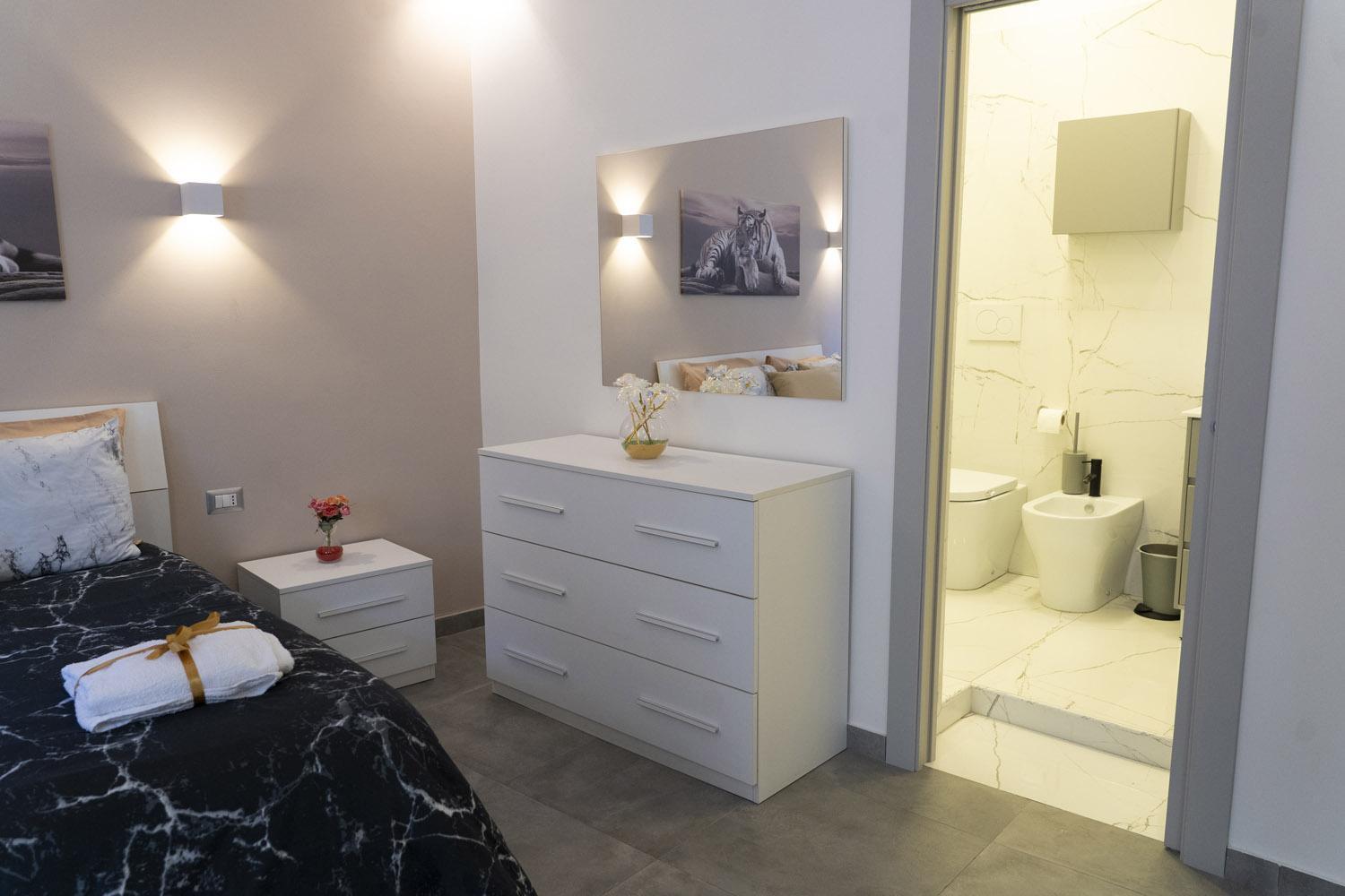 Leoscar Apartment In Catania Center Self Check-In ภายนอก รูปภาพ