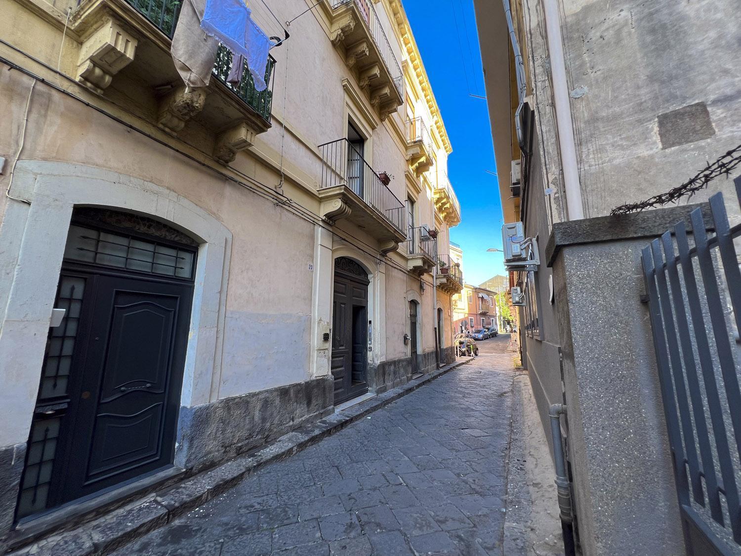 Leoscar Apartment In Catania Center Self Check-In ภายนอก รูปภาพ
